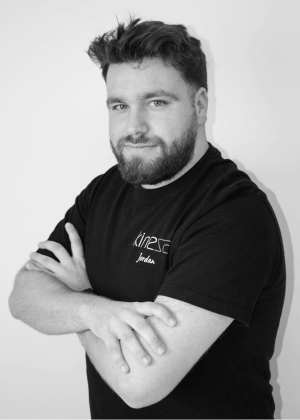 Photo portrait homme en noir et blanc